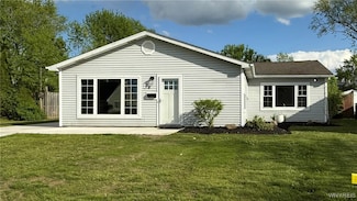 58 Carol Ln, Grand Island, NY 14072