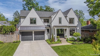 923 S Glenhurst Dr, Birmingham, MI 48009