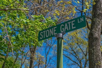 10 Stonegate Ln, Glen Head, NY 11545