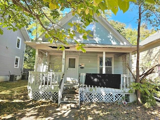 910 SW 17th St, Topeka, KS 66604