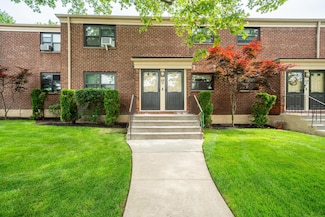 218-12 73rd Ave Unit 401A1, Oakland Gardens, NY 11364