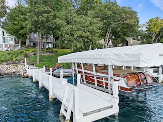 4 Dartmouth Rd, Williams Bay, WI 53191