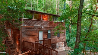 215 Lovers Ln, Townsend, TN 37882