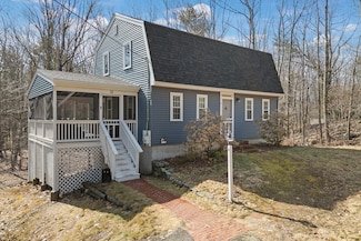 18 Abbey Rd, York, ME 03909
