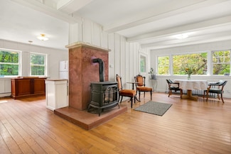 758 Meadow Lake Dr, Mendon, VT 05701