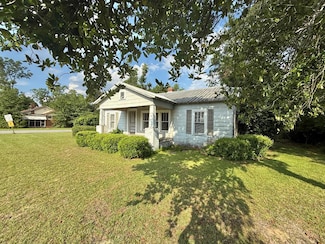 104 N Tallahassee St, Hazlehurst, GA 31539