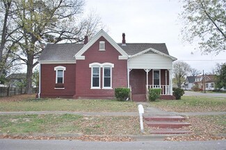 221 S Elm St, Dexter, MO 63841