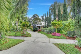 914 Snowden Dr, Lake Worth, FL 33461