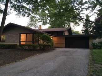 1025 Catalpa Ln, Naperville, IL 60540