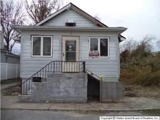 18 Iroquois St, Staten Island, NY 10305