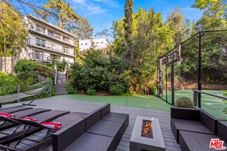 2753 La Cuesta Dr, Los Angeles, CA 90046
