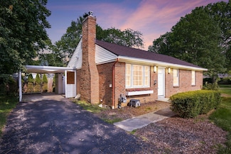 460 Mid Dr, Worthington, OH 43085