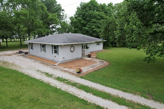 22527 N 1325th St, Chrisman, IL 61924