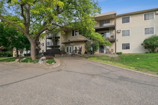 10211 Cedar Lake Rd Unit 104, Minnetonka, MN 55305