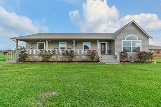 10706 N H St, La Porte, TX 77571
