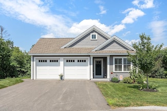 7 Paddock Cir, Nashua, NH 03062