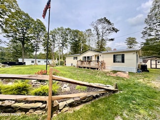 140 Rustic Rd, Greentown, PA 18426