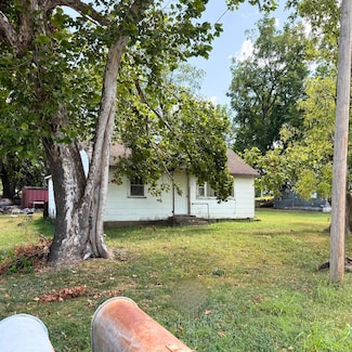 202 S Main St, Everton, MO 65646