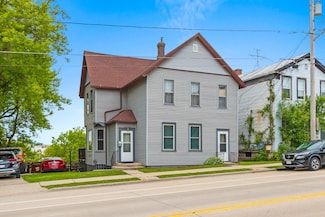524 N 10th St, Manitowoc, WI 54220