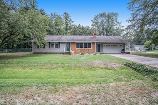 19205 Glendale Cir, Spring Lake, MI 49456