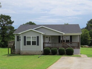 142 Kammerer Dr, Statesville, NC 28625