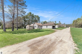 1810 W Houghton Lake Rd, Lake City, MI 49651