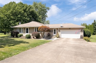 1961 Dennis Dr, Akron, OH 44312