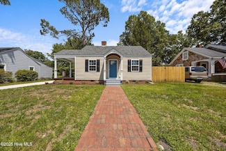 820 Chattawka Ln, New Bern, NC 28560
