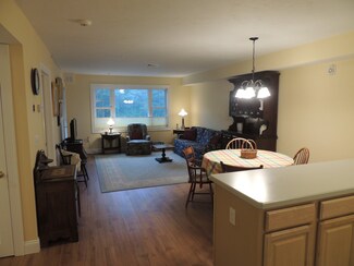 27 Greenleaves Dr Unit 711, Hadley, MA 01035