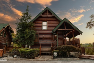 1911 Creek Overlook Way, Pigeon Forge, TN 37862