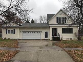 616 N Central St, Warren, MN 56762