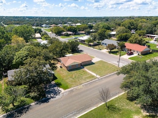 202 S Willis St, Lampasas, TX 76550