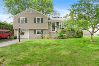 30 Karen St, Fairfield, CT 06824