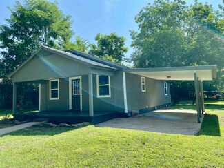 103 S 7th St, Coal Hill, AR 72832