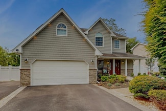 5 Long House Way, ComMacK, NY 11725