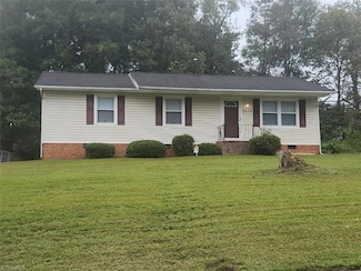 3878 Pembrooke Rd, Winston Salem, NC 27106