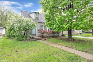 22450 Pointe Dr, Saint Clair Shores, MI 48081