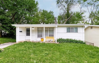15 Elbring Dr, Saint Louis, MO 63135
