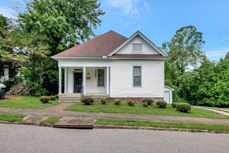 714 N Poplar St, Paris, TN 38242