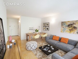 321 W 54th St Unit 315, New York, NY 10019