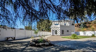 10725 Lemona Ave, San Fernando, CA 91345
