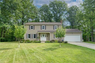445 Mowbray Rd, Akron, OH 44333