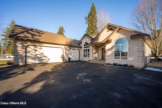 11768 N Strahorn Rd, Hayden, ID 83835