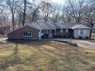 7613 E Gregory Blvd, Kansas City, MO 64133