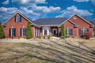 915 Cruce Lake Dr, Hoschton, GA 30548