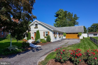 137 Maple Ln, Lancaster, PA 17601