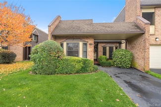 76 Southgate Cir, Massapequa Park, NY 11762