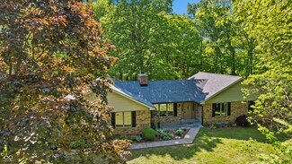 5920 Crooked Creek Dr E, Martinsville, IN 46151