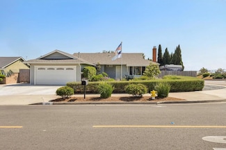 1478 Moon Rd, Vista, CA 92083