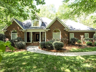 9101 Oak Bluff Ct, Waxhaw, NC 28173